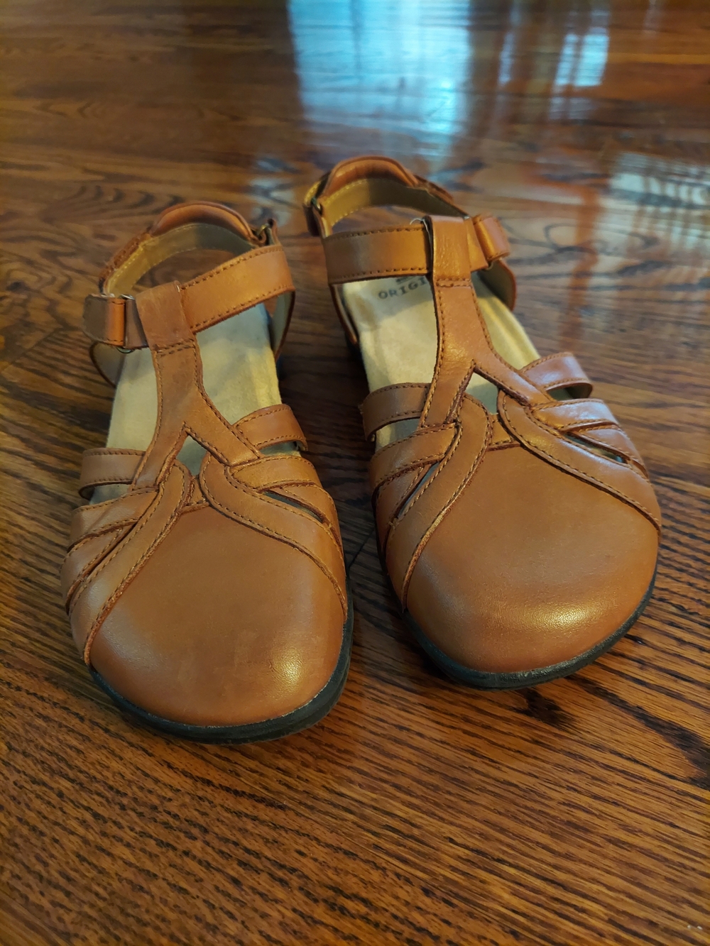 Earth Origins Brown Leather Strappy Closed-Toe Sandals - Picture 2 of 4